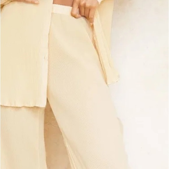 PrettyLittleThing Cream Plisse High Waisted Wide Leg Trousers 4 NWT - Picture 2 of 10
